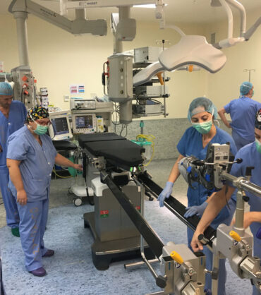 mesa quirugica en uso